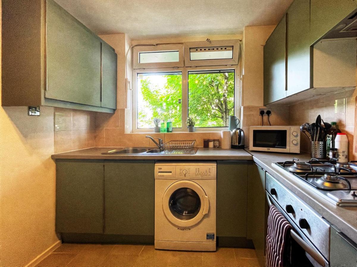 Noah'S Place In Mile End London Exteriör bild